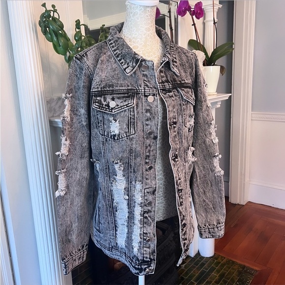 FANTASTIC FAWN Charcoal Gray Distressed Jean Jacket Relaxed Fit Size Medium - Picture 2 of 14